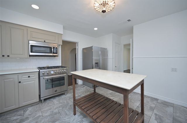 2226 Carnes Street, Dallas, TX 75208