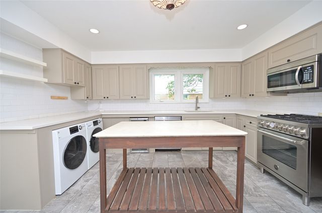 2226 Carnes Street, Dallas, TX 75208
