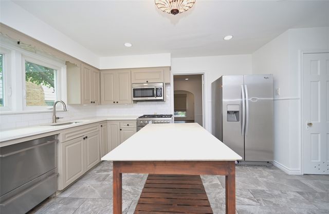 2226 Carnes Street, Dallas, TX 75208