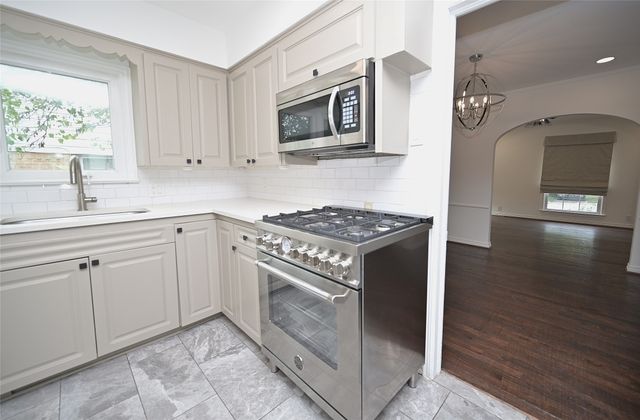2226 Carnes Street, Dallas, TX 75208