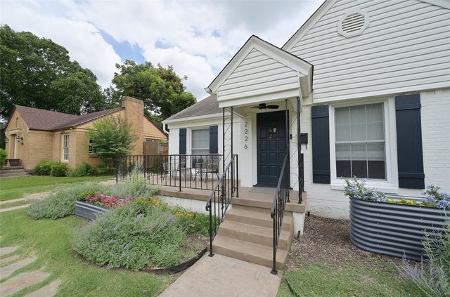 2226 Carnes Street, Dallas, TX 75208