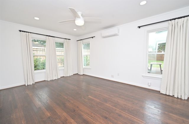 2226 Carnes Street, Dallas, TX 75208