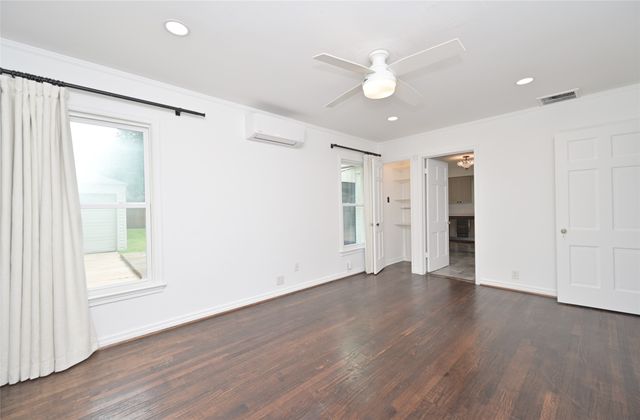 2226 Carnes Street, Dallas, TX 75208