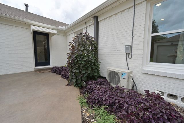 2226 Carnes Street, Dallas, TX 75208