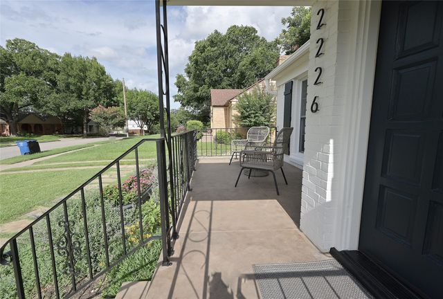 2226 Carnes Street, Dallas, TX 75208