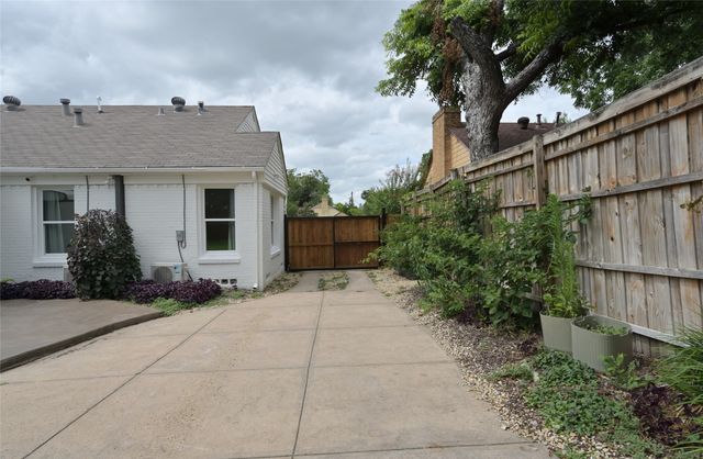 2226 Carnes Street, Dallas, TX 75208