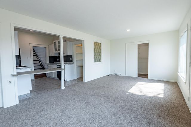 1638 E Belmont Street, Springfield, MO 65802