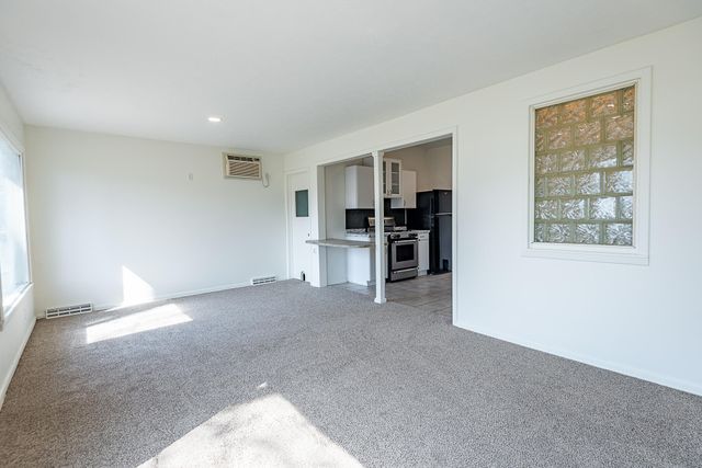 1638 E Belmont Street, Springfield, MO 65802