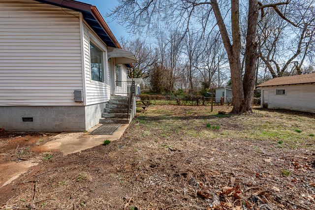 1638 E Belmont Street, Springfield, MO 65802