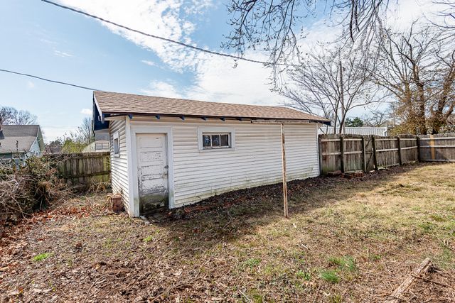 1638 E Belmont Street, Springfield, MO 65802