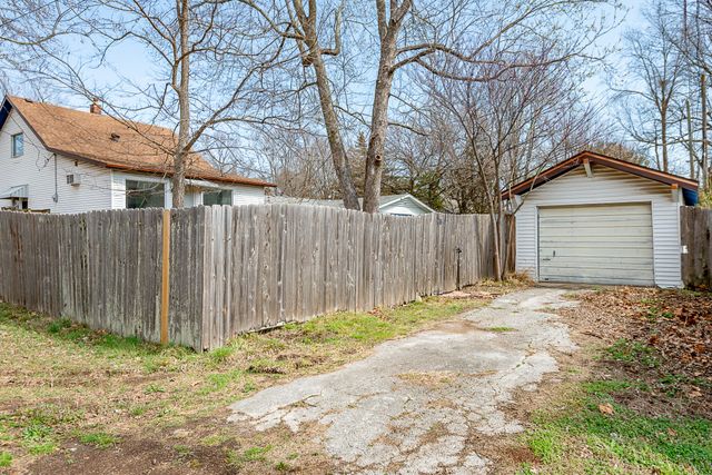 1638 E Belmont Street, Springfield, MO 65802