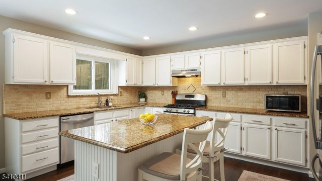 49 Clydesdale Rd, Scotch Plains Twp., NJ 07076