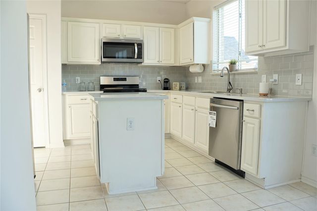 1702 River Trail, Sugar Land, TX 77479