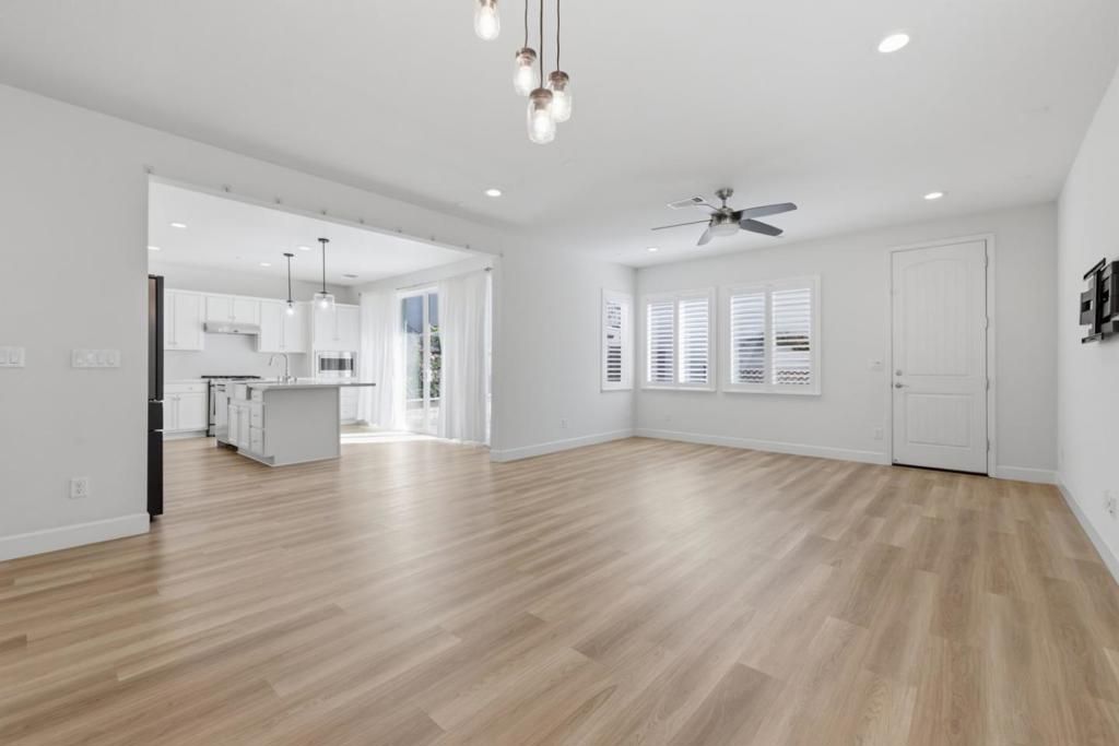 Image 10 of property listing at 3004 Ellis Town Drive, Tracy, CA 95377