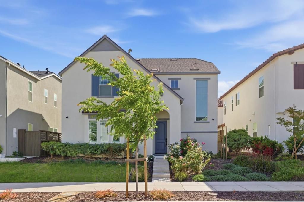 Image 2 of property listing at 3004 Ellis Town Drive, Tracy, CA 95377
