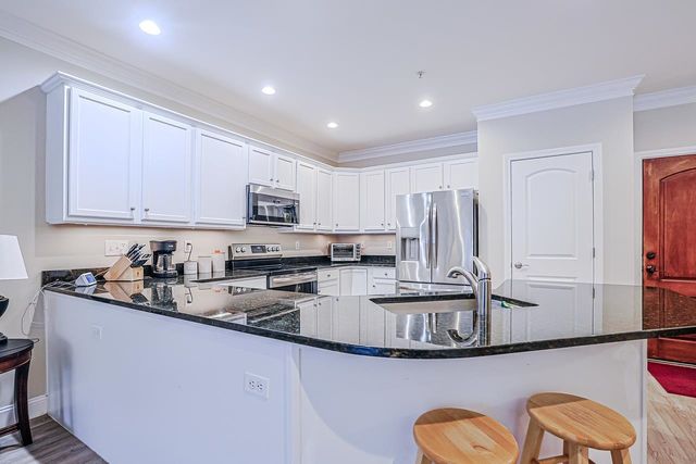 4 Henry David Dr Unit 103, Nashua, NH 03062