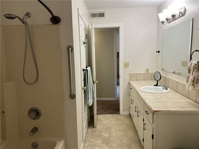 3605 W Overland Circle, Harrison, AR 72601