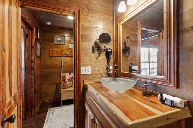 784 Damron Rd, Lynchburg, TN 37352