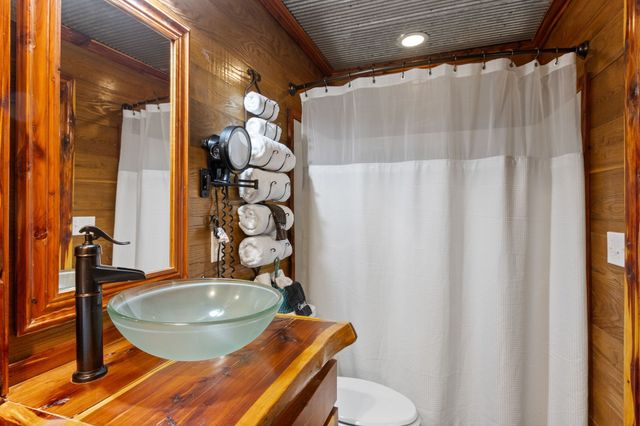 784 Damron Rd, Lynchburg, TN 37352