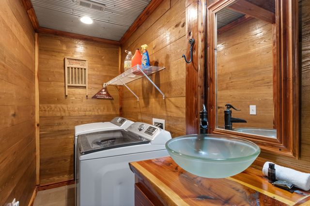 784 Damron Rd, Lynchburg, TN 37352