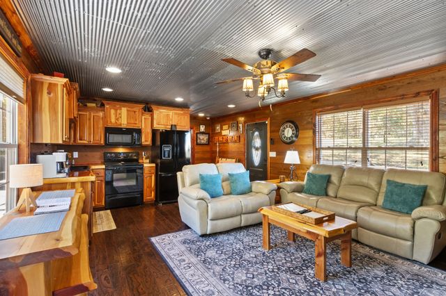 784 Damron Rd, Lynchburg, TN 37352