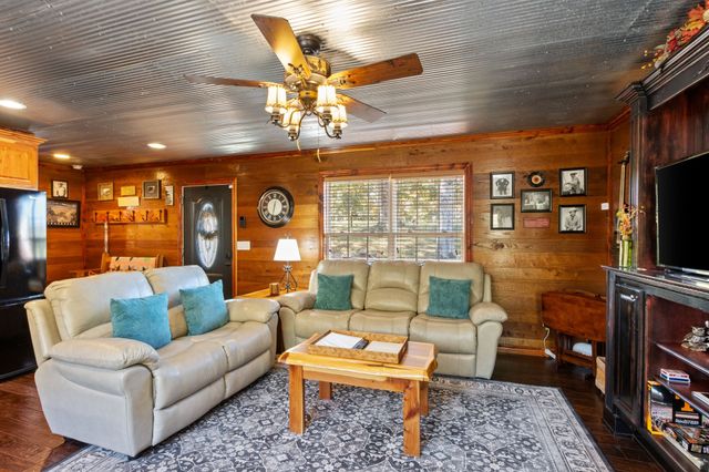 784 Damron Rd, Lynchburg, TN 37352