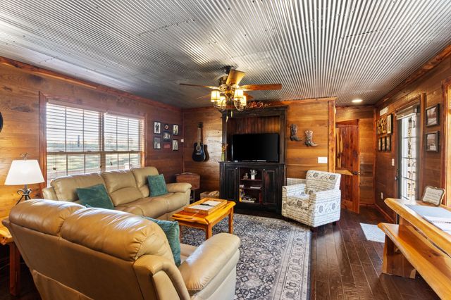 784 Damron Rd, Lynchburg, TN 37352