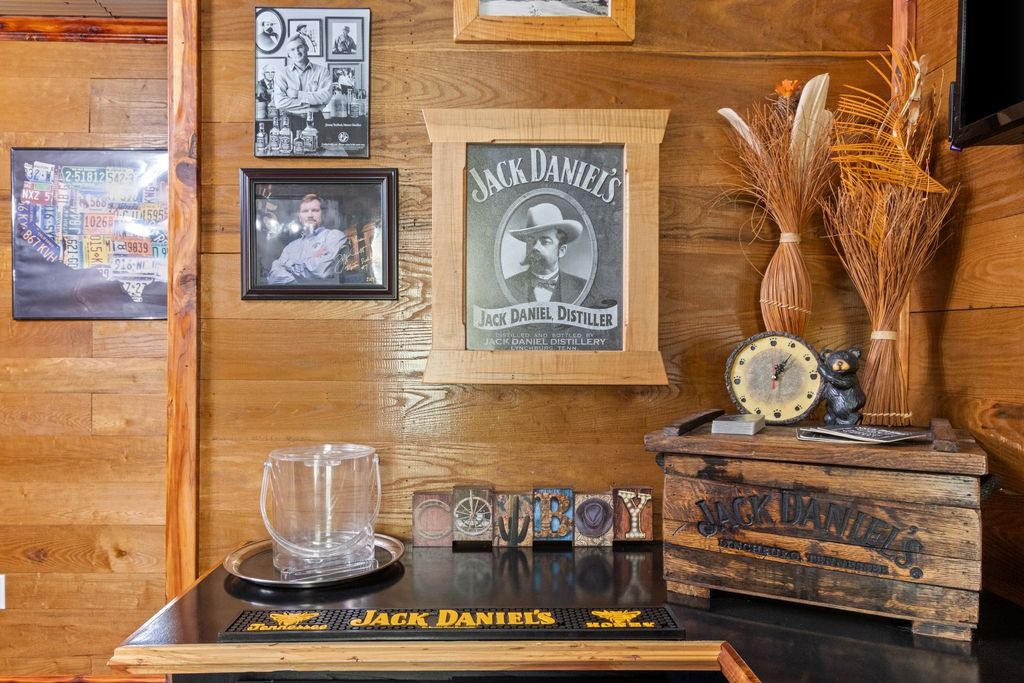 784 Damron Rd, Lynchburg, TN 37352