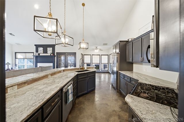 9800 E 510 Road, Claremore, OK 74019