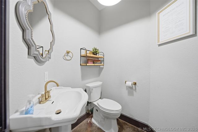 9800 E 510 Road, Claremore, OK 74019