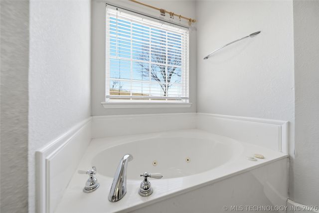 9800 E 510 Road, Claremore, OK 74019