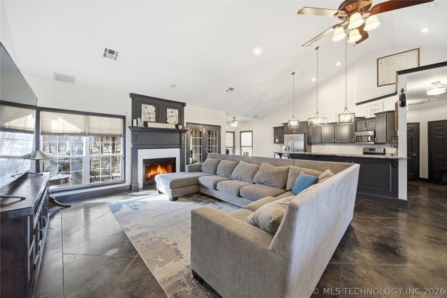 9800 E 510 Road, Claremore, OK 74019