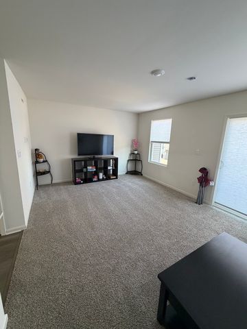 1555 Sequoia Way, Pingree Grove, IL 60140