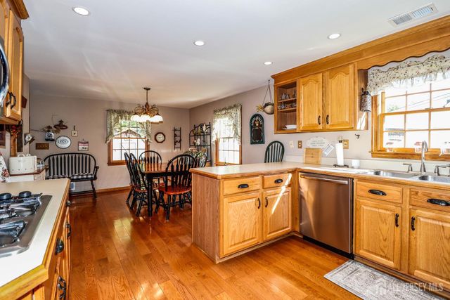 26 W Cliff Road, Colonia, NJ 07067