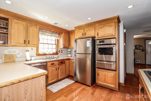 26 W Cliff Road, Colonia, NJ 07067