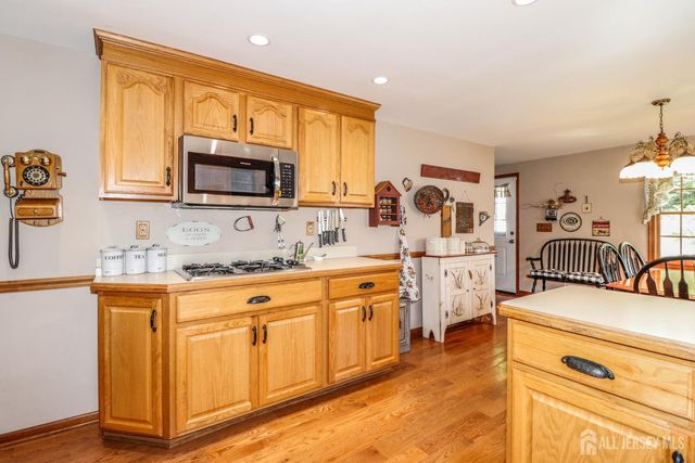 26 W Cliff Road, Colonia, NJ 07067