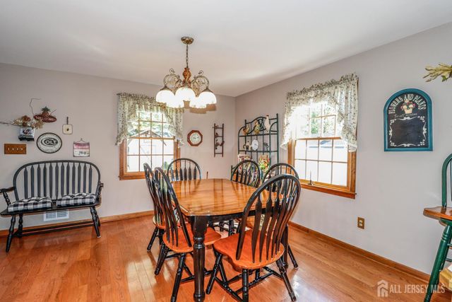 26 W Cliff Road, Colonia, NJ 07067