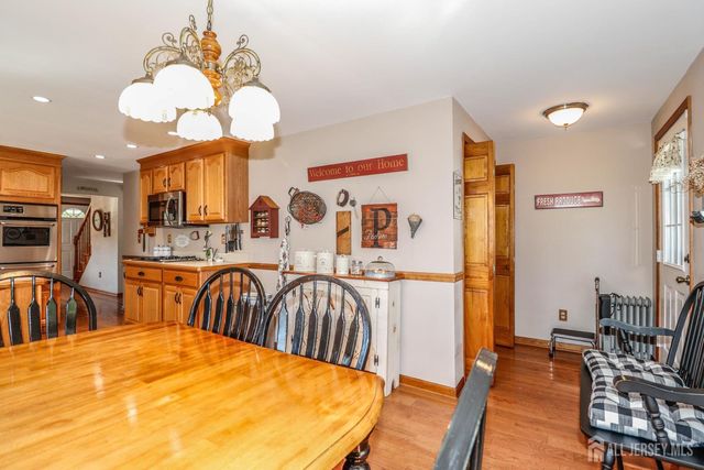 26 W Cliff Road, Colonia, NJ 07067