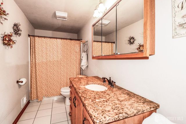 26 W Cliff Road, Colonia, NJ 07067