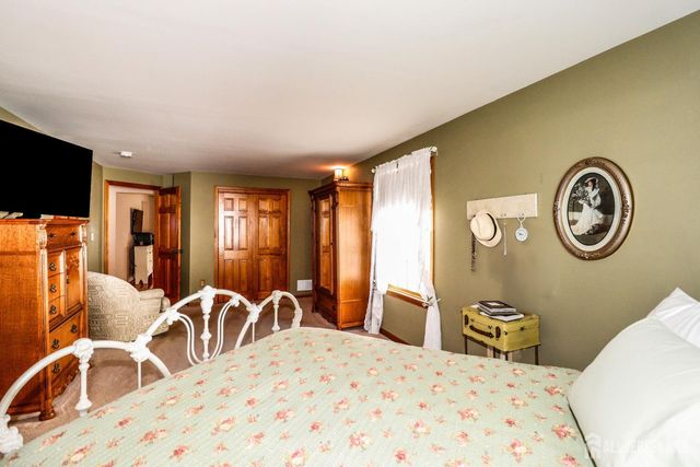 26 W Cliff Road, Colonia, NJ 07067