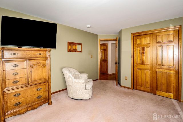 26 W Cliff Road, Colonia, NJ 07067