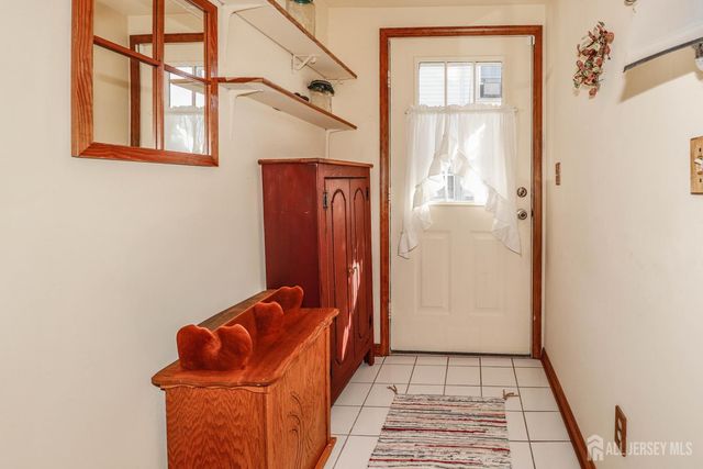 26 W Cliff Road, Colonia, NJ 07067