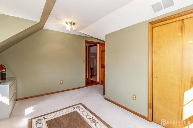 26 W Cliff Road, Colonia, NJ 07067