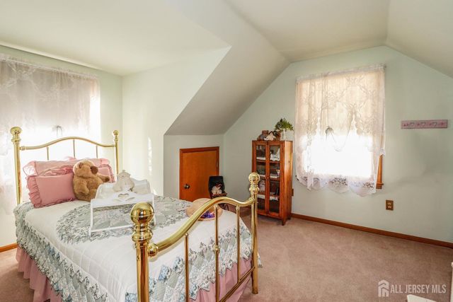 26 W Cliff Road, Colonia, NJ 07067