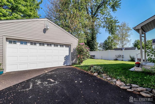 26 W Cliff Road, Colonia, NJ 07067