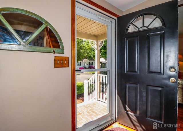 26 W Cliff Road, Colonia, NJ 07067
