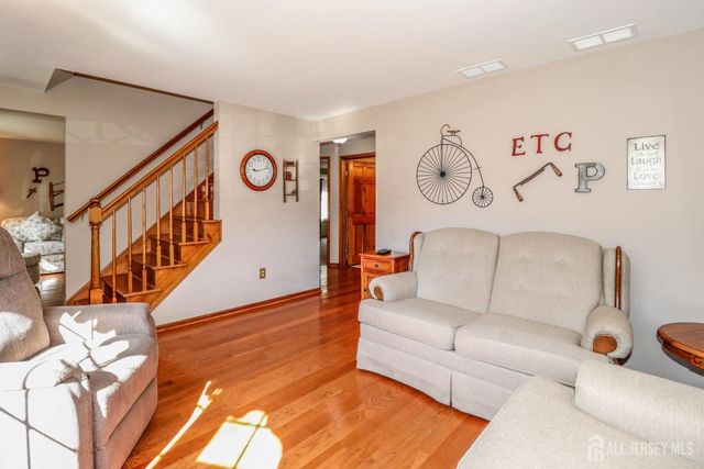 26 W Cliff Road, Colonia, NJ 07067