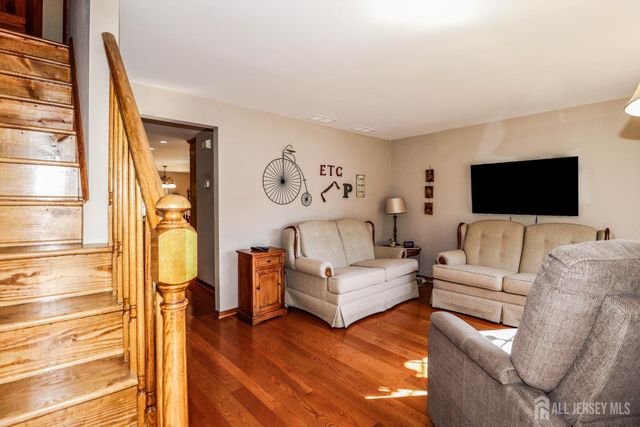 26 W Cliff Road, Colonia, NJ 07067