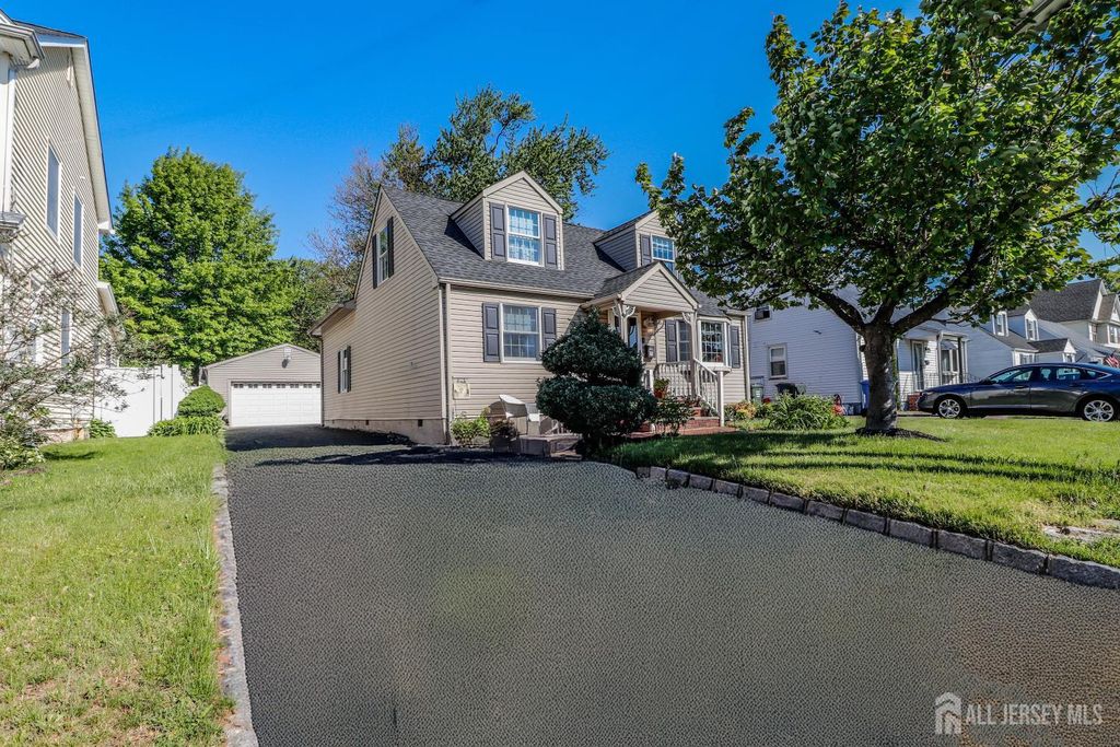 26 W Cliff Road, Colonia, NJ 07067