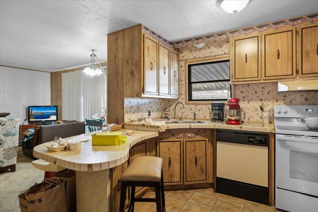 301 Freeman Road UNIT 92, Central Point, OR 97502